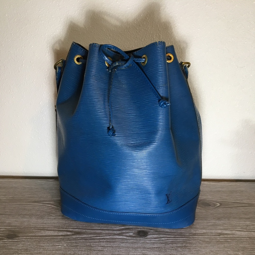 Authentic Louis Vuitton Blue Epi Noe Bucket